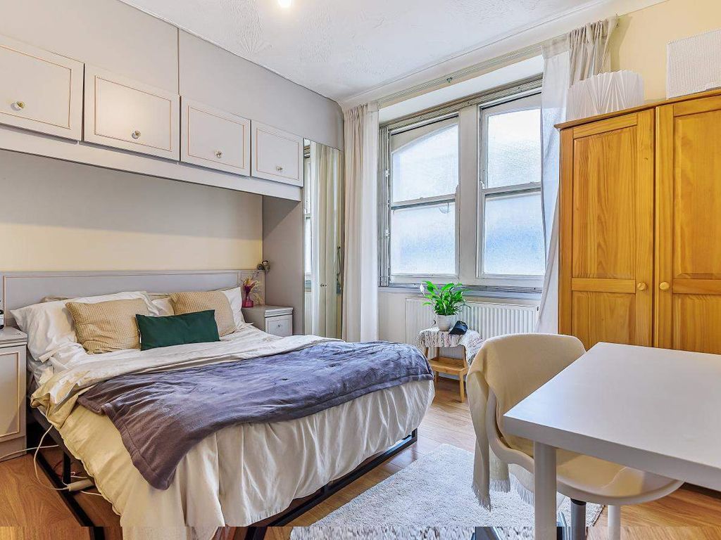 Spacious 3-Bed, 3-Bath Flat with Concierge | 5 Mins to Hyde Park! — photo 9