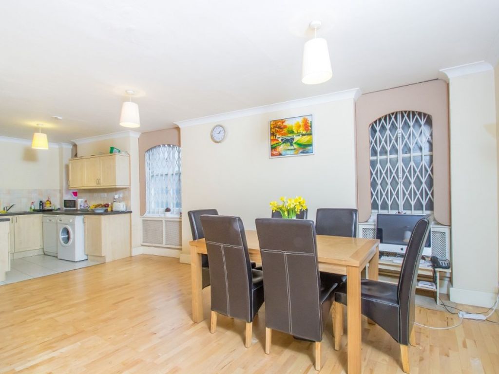 Spacious 3-Bed, 3-Bath Flat with Concierge | 5 Mins to Hyde Park! — photo 2