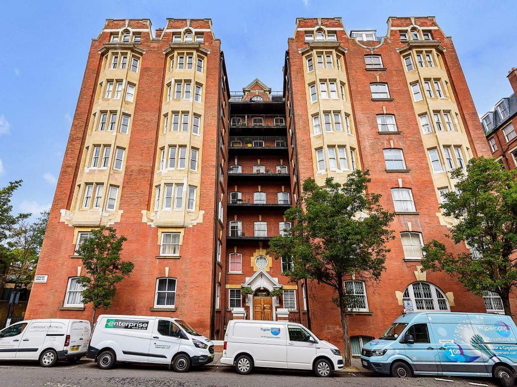 Spacious 3-Bed, 3-Bath Flat with Concierge | 5 Mins to Hyde Park! — photo 14