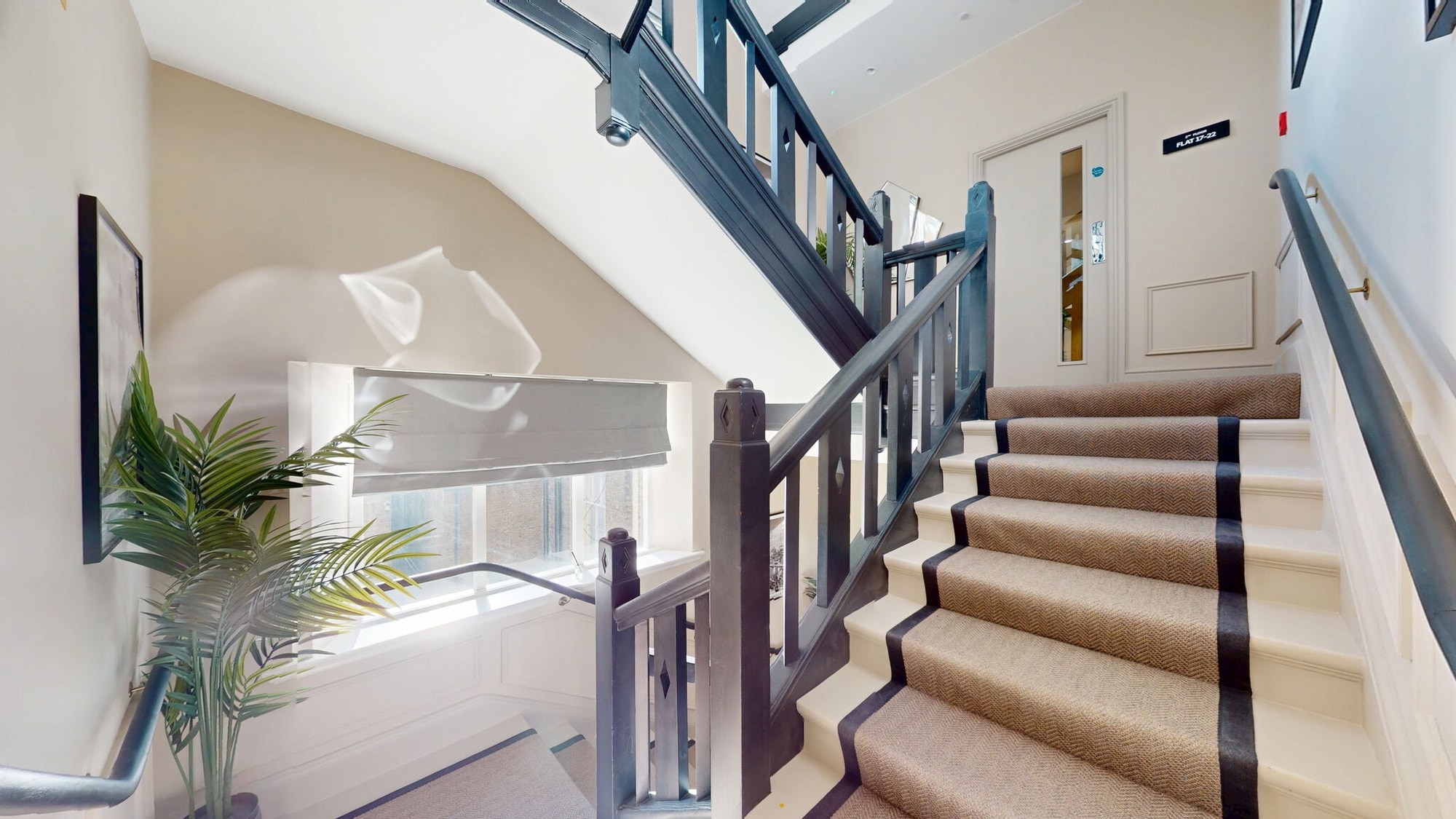 Studio flat, Kensington and Chelsea Knightsbridge, London — photo 11