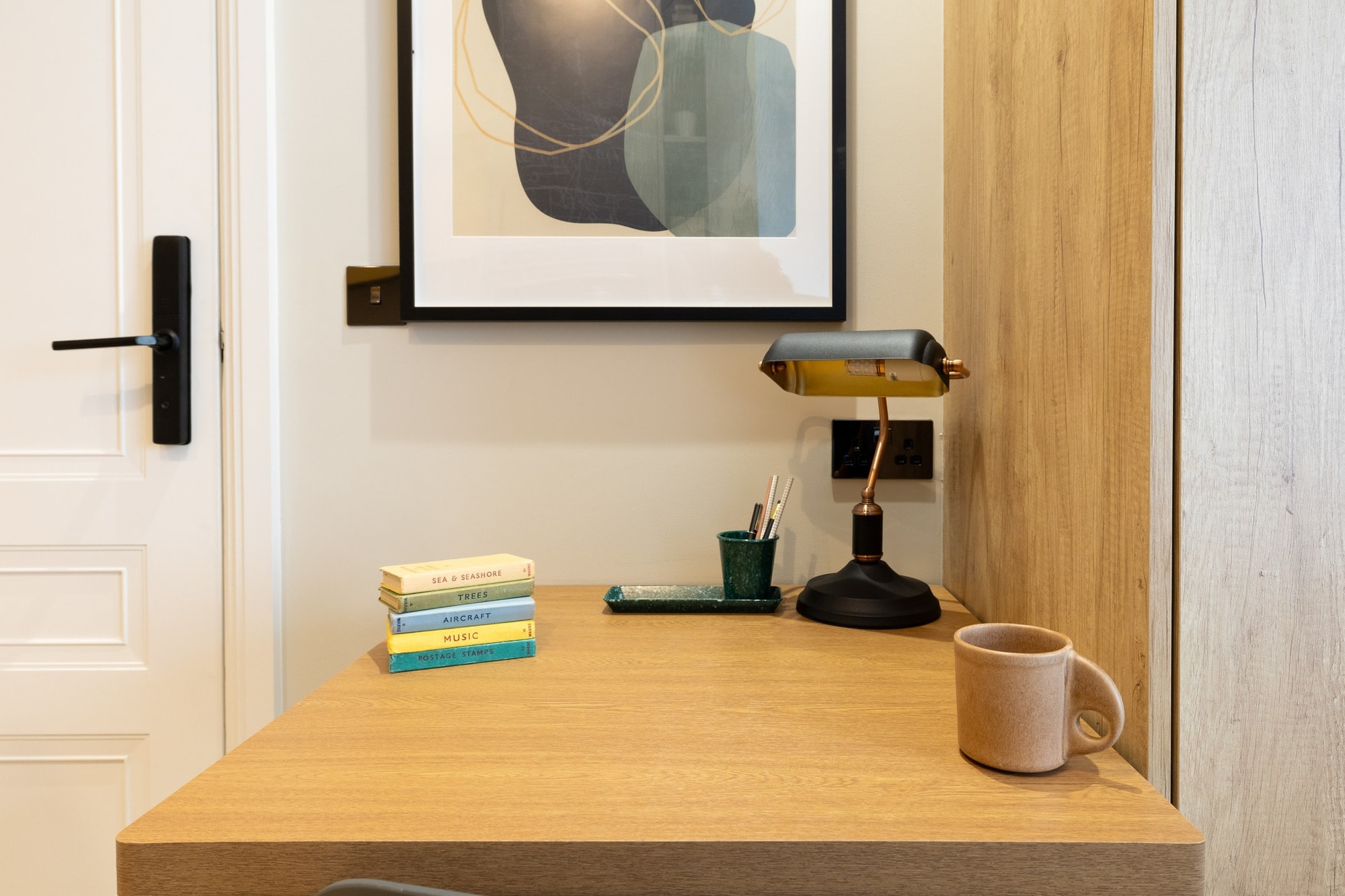 Cosy studio flat on Draycott Avenue — photo 4