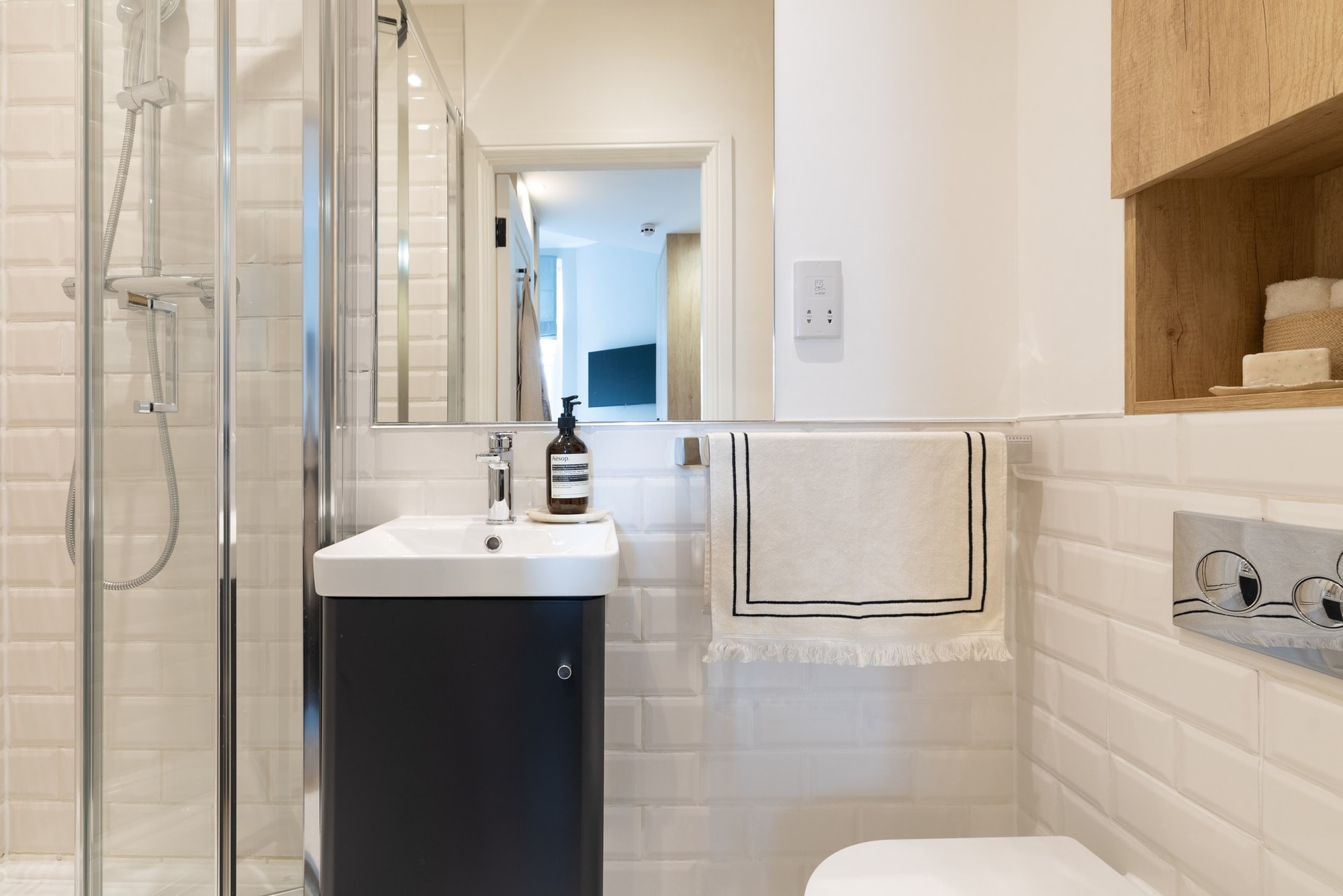 Cosy studio flat on Draycott Avenue — photo 10