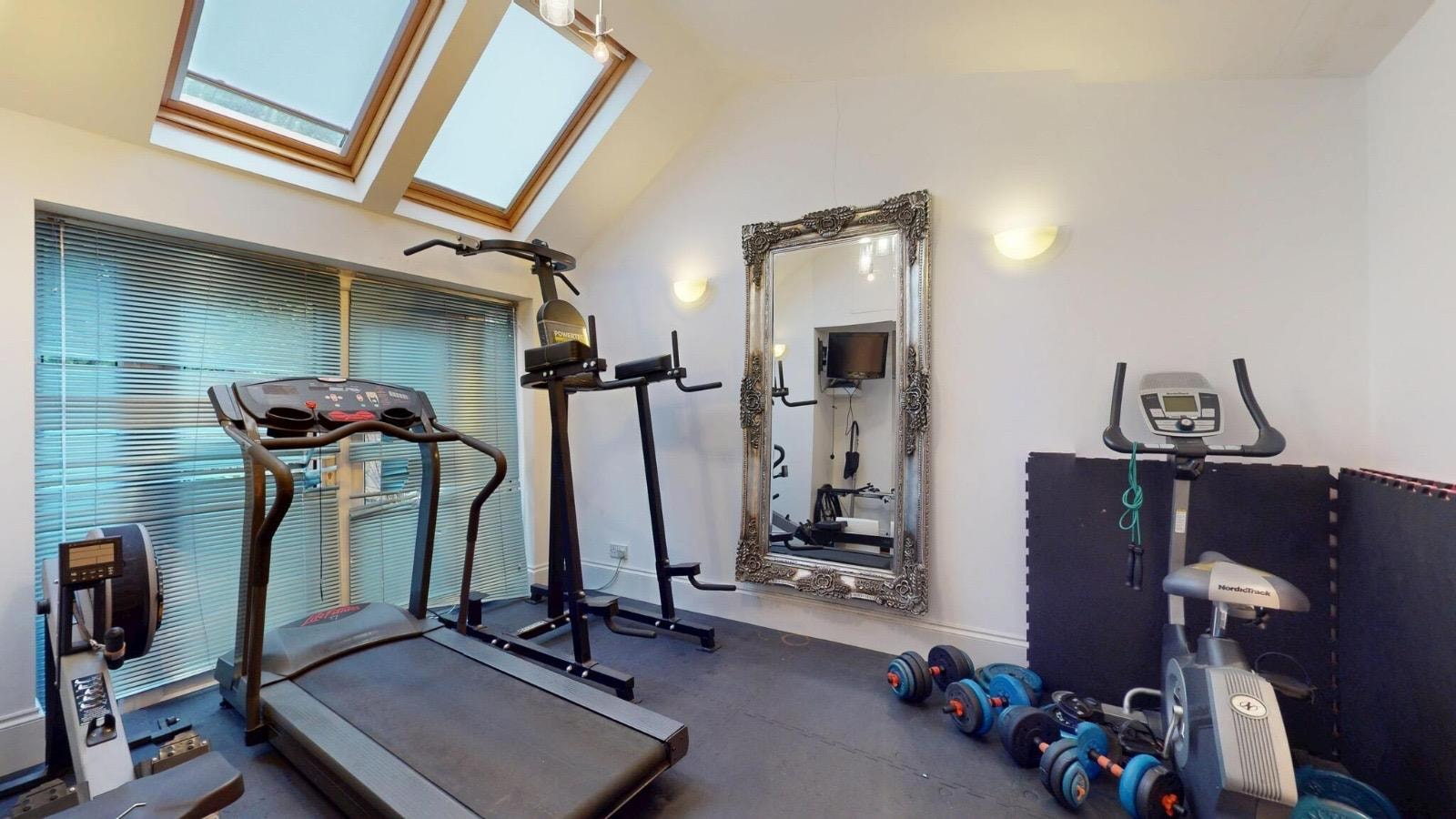 Gorgeous Large Double Room, N16 — photo 10