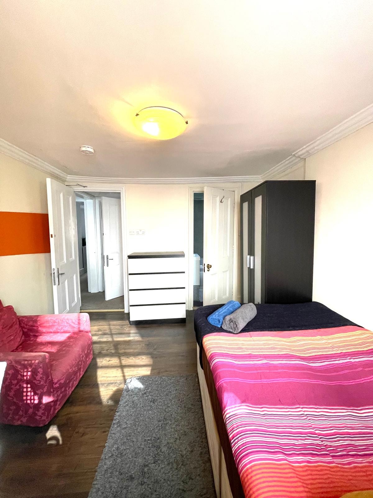 3 - Bed Flat, Charing Cross, WC2N, Prime Location — photo 16