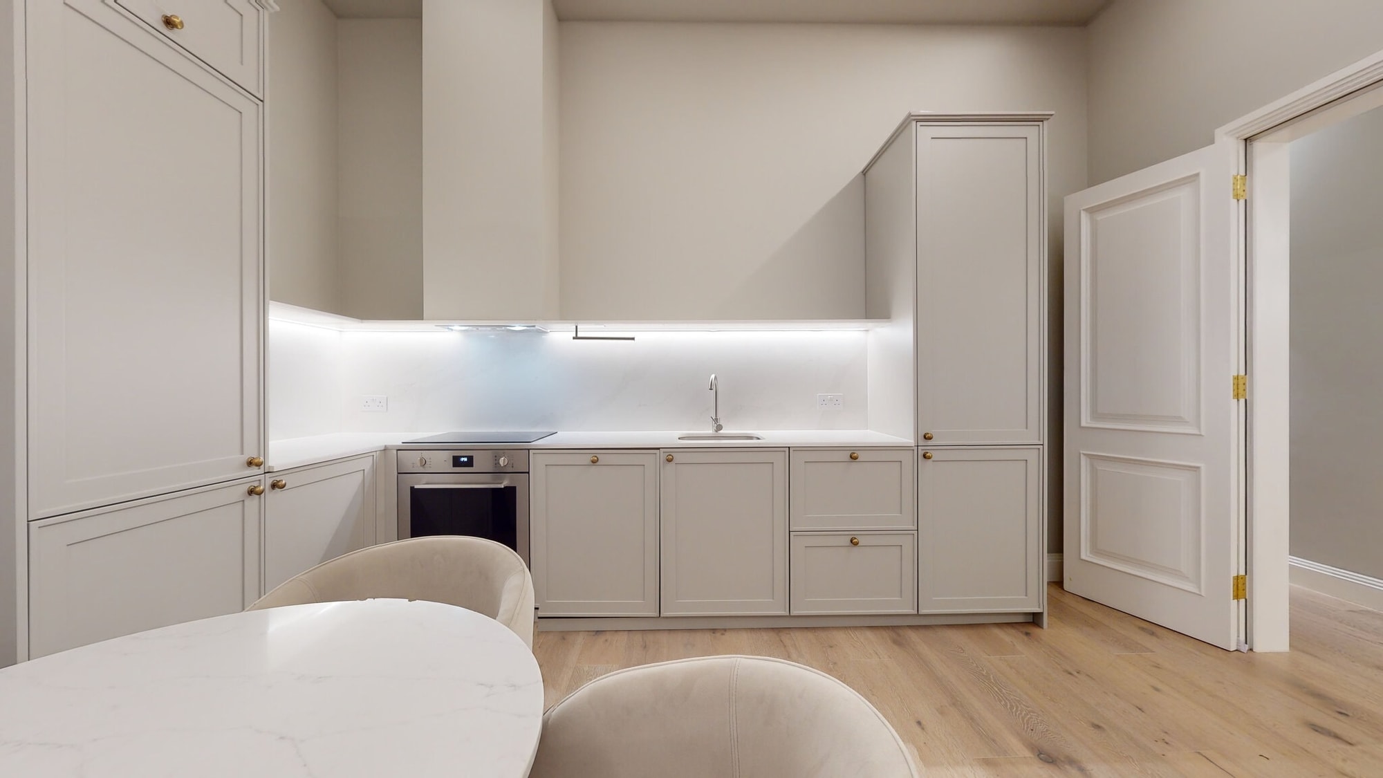 Gorgeous and spacious 2 bed detached house modern design NW6 — photo 6