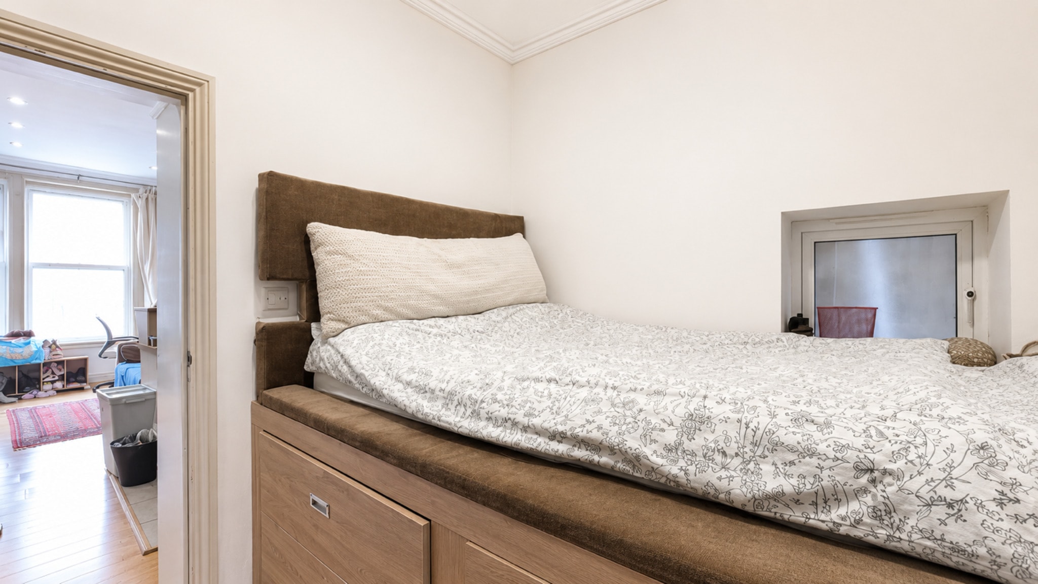 Beautifully furnished one-bedroom flat available for, including bills and Virgin WiFi. Council tax is not included (Band B) — photo 7
