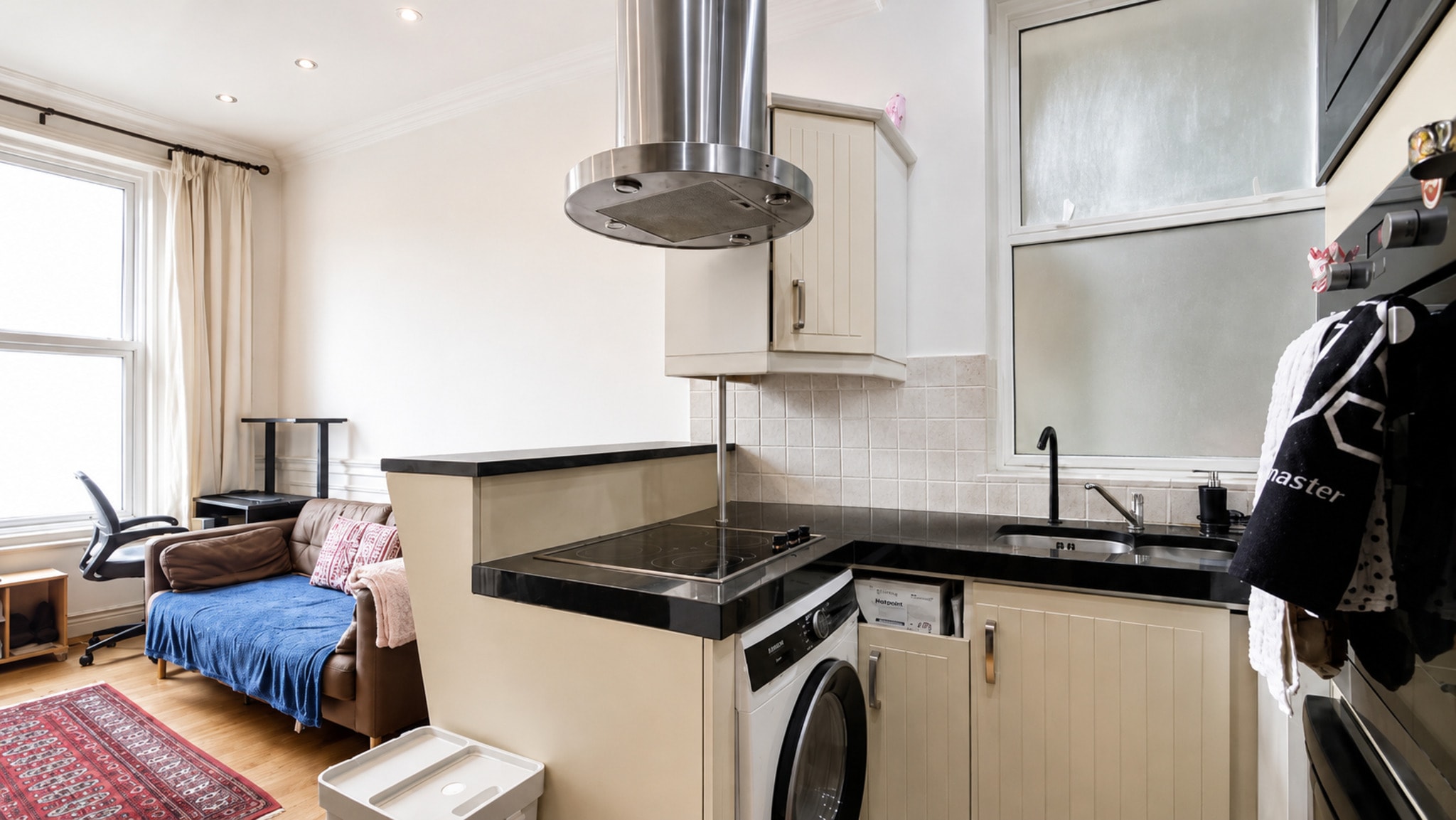 Beautifully furnished one-bedroom flat available for, including bills and Virgin WiFi. Council tax is not included (Band B) — photo 3