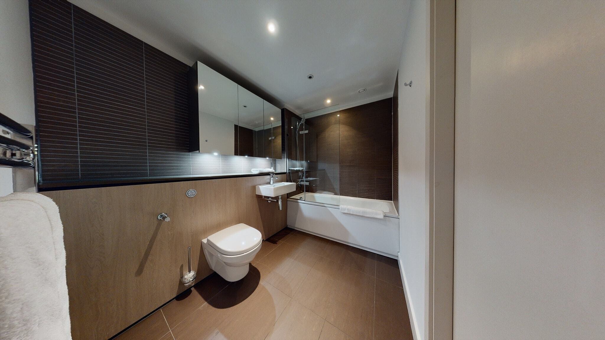 3-bedroom 2 bathrooms flat on Merchant Square East, W2 — photo 12