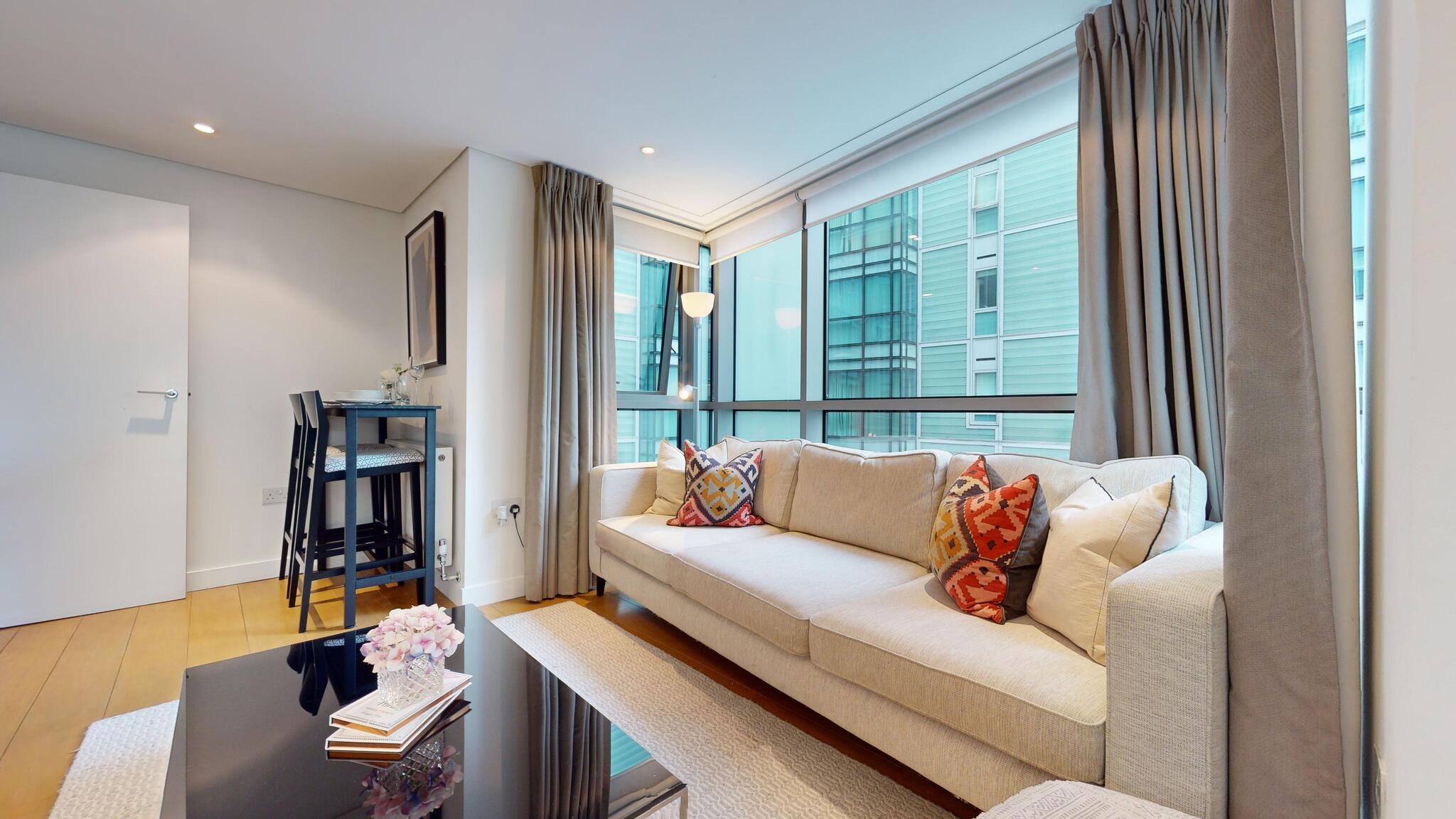 Stylish 3-Bedroom Apartment in Paddington Basin, W2 beautifully interior-designed and set within a sought-after modern development — photo 5