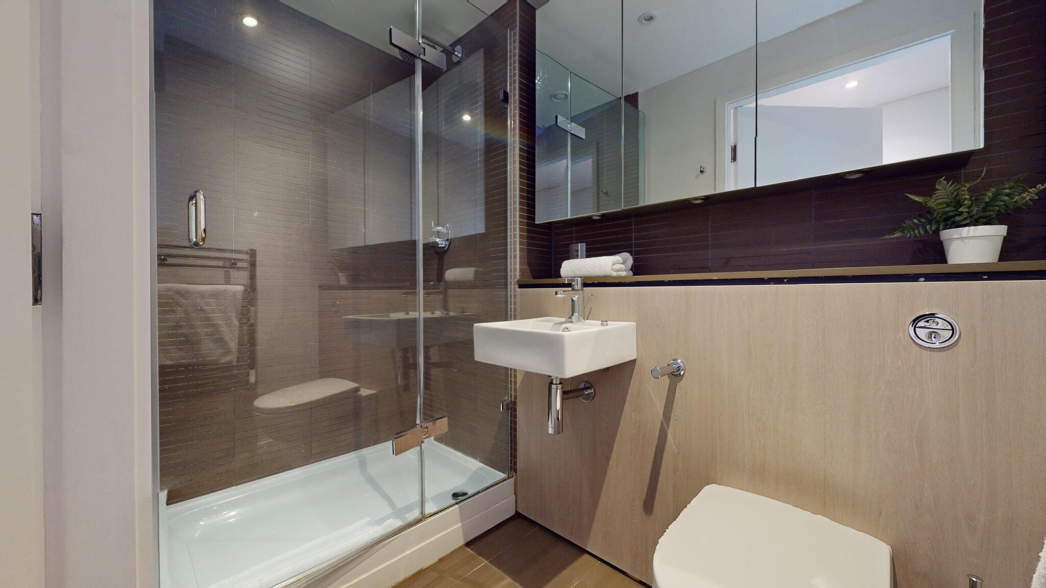 Stylish 3-Bedroom Apartment in Paddington Basin, W2 beautifully interior-designed and set within a sought-after modern development — photo 10