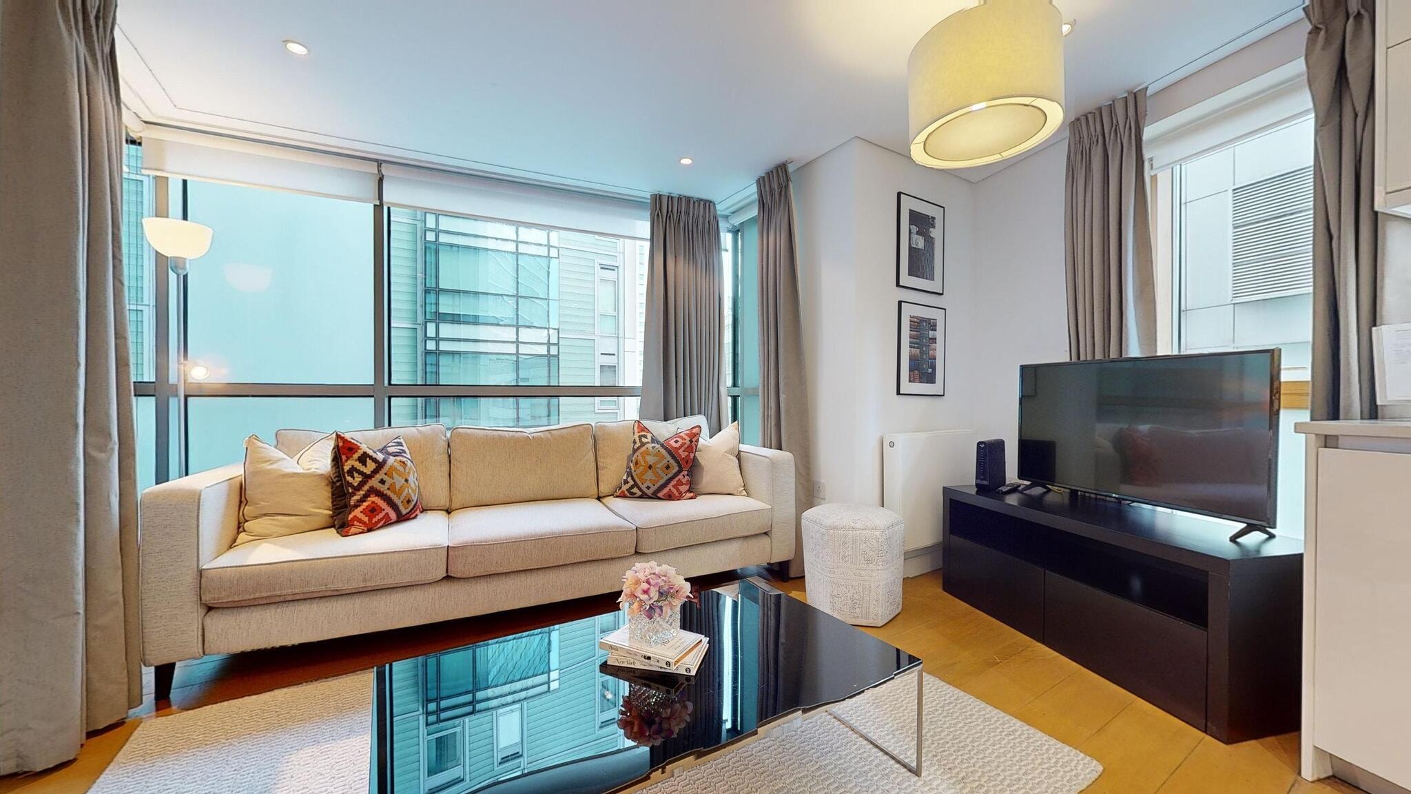 Stylish 3-Bedroom Apartment in Paddington Basin, W2 beautifully interior-designed and set within a sought-after modern development — photo 2