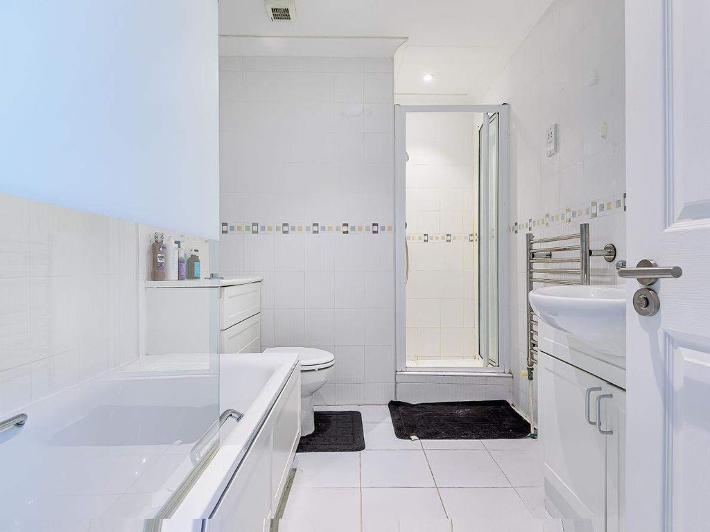 Spacious 3-Bed, 3-Bath Flat with Concierge | 5 Mins to Hyde Park! — photo 8