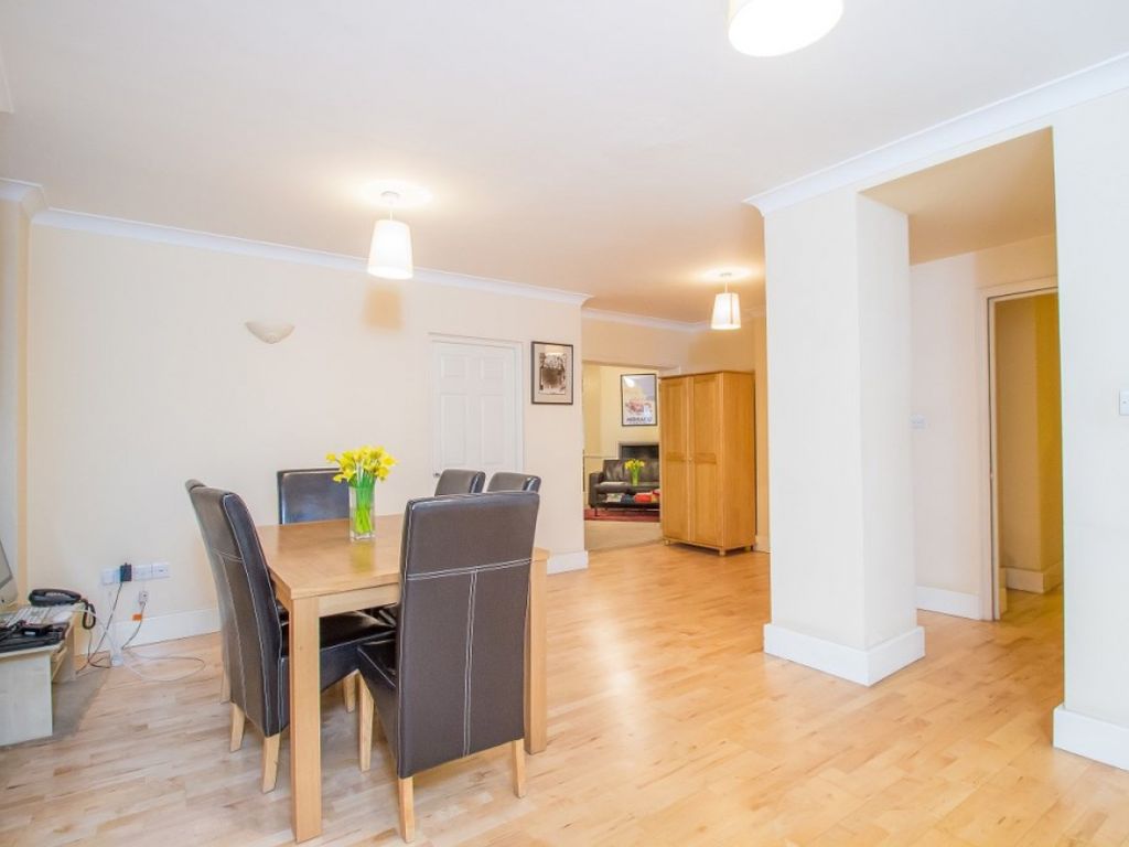 Spacious 3-Bed, 3-Bath Flat with Concierge | 5 Mins to Hyde Park! — photo 5