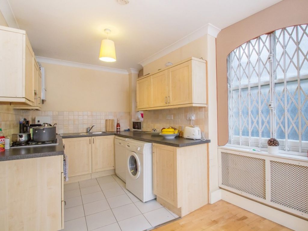 Spacious 3-Bed, 3-Bath Flat with Concierge | 5 Mins to Hyde Park! — photo 4