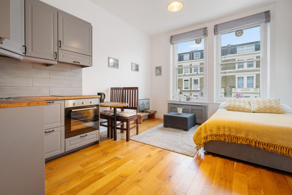 Gorgeous and spacious studio flat in Ears Court bills included