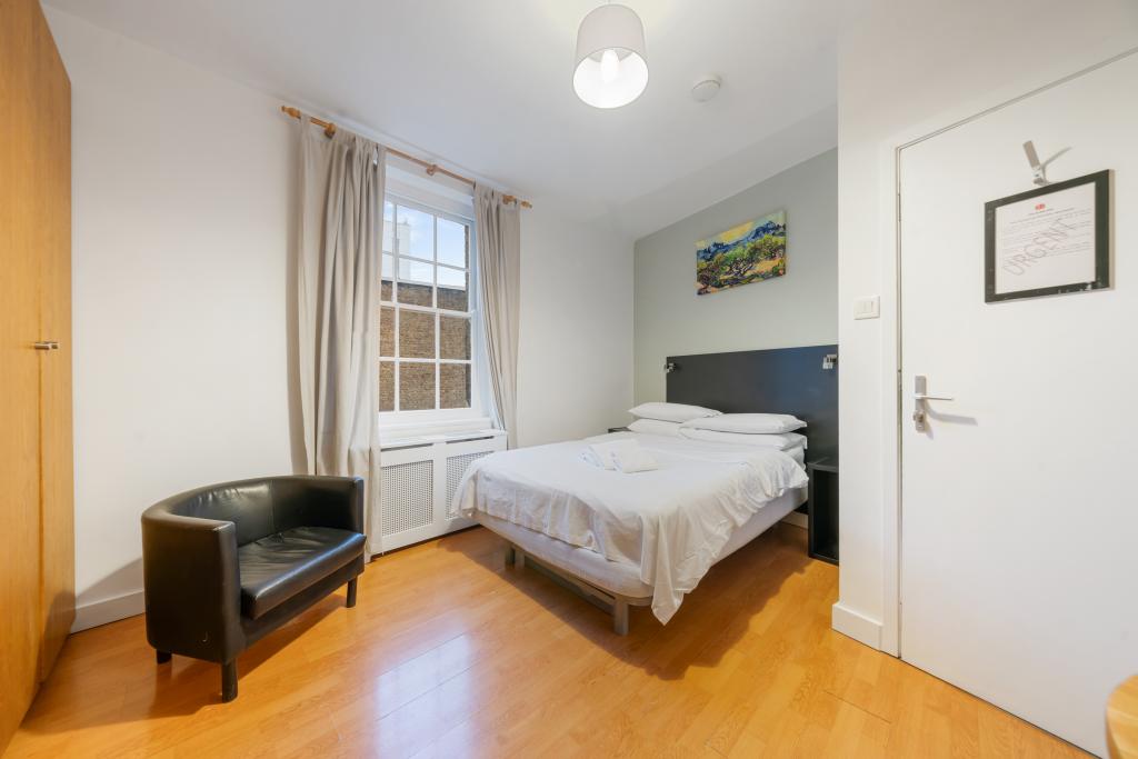 Stylish Modern 2nd-Floor Apartment with Open-Plan Living & En-Suite — photo 2