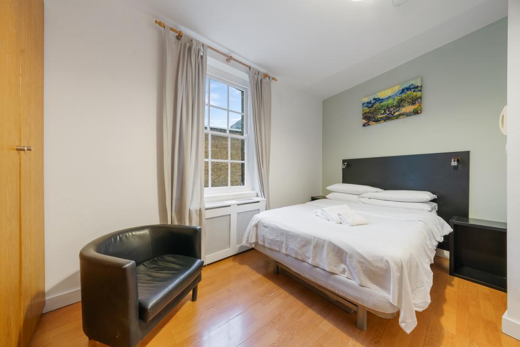 Stylish Modern 2nd-Floor Apartment with Open-Plan Living & En-Suite — photo 4