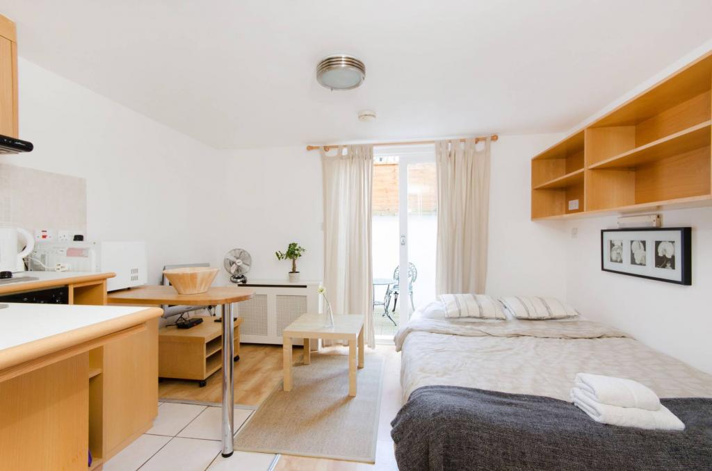 Bright Garden Studio | Open-Plan Kitchen & En-Suite | Free Wi-Fi Included