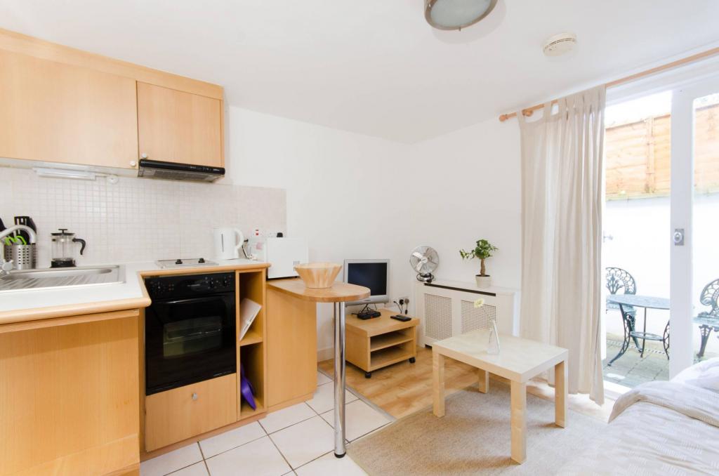 Bright Garden Studio | Open-Plan Kitchen & En-Suite | Free Wi-Fi Included — photo 4