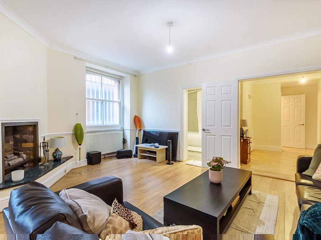 Spacious 3-Bed, 3-Bath Flat with Concierge | 5 Mins to Hyde Park!