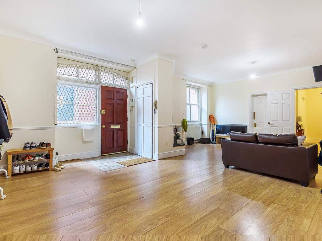 Super Spacious 1,600 sq ft 3-Bed Flat with 24h Porter | 3 Mins to Bayswater — photo 6