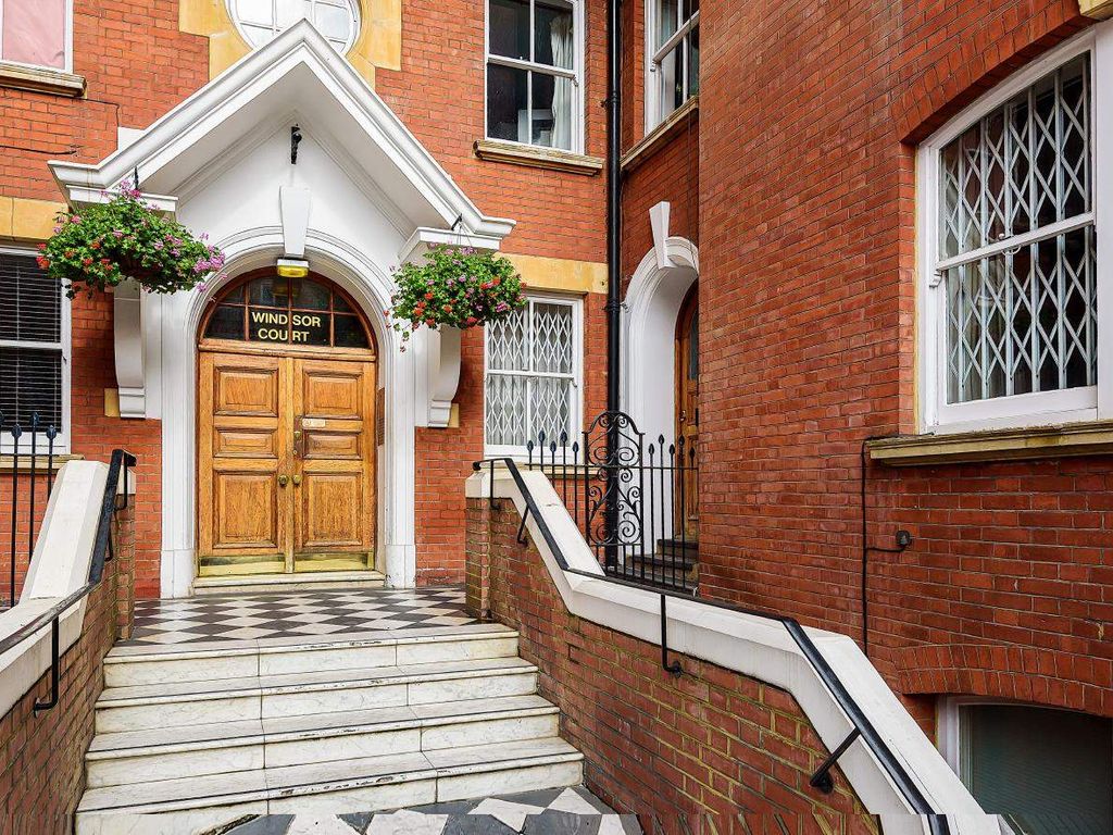 Spacious 3-Bed, 3-Bath Flat with Concierge | 5 Mins to Hyde Park! — photo 13
