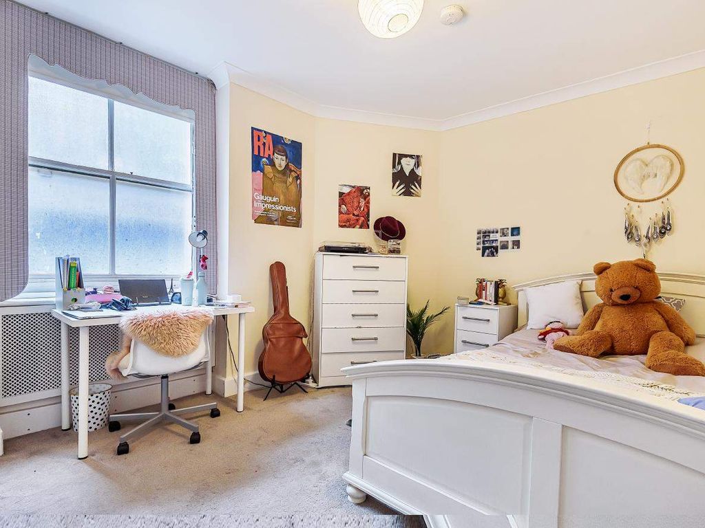 Super Spacious 1,600 sq ft 3-Bed Flat with 24h Porter | 3 Mins to Bayswater — photo 11